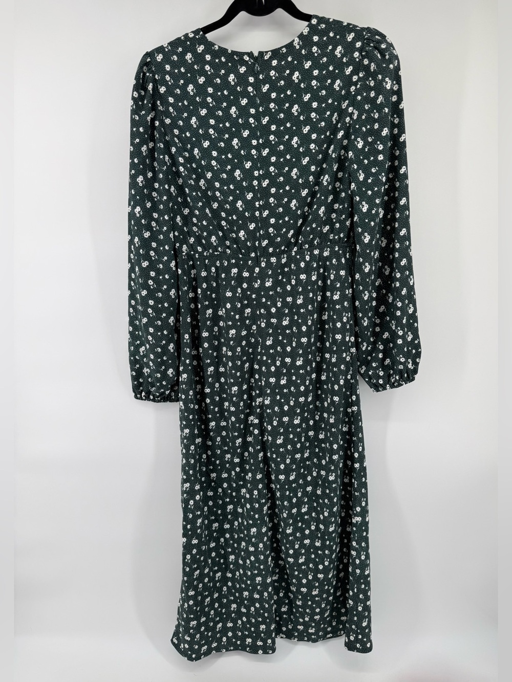 Kittenish Green and White V-Neck Bishop Sleeve Sundress - Picture 7 of 9